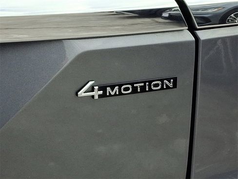 Certified 2025 Volkswagen Atlas SEL Premium R-Line image 33