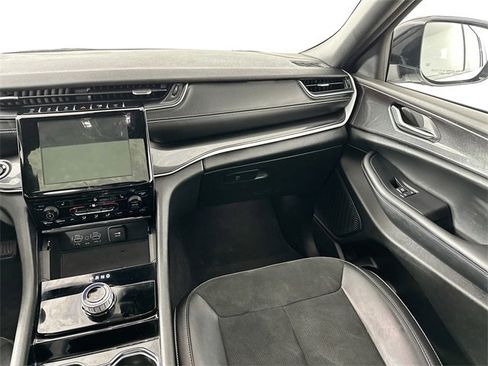 Used 2023 Jeep Grand Cherokee L Laredo image 27