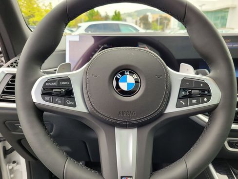 New 2026 BMW X5 xDrive40i w/ M Sport Package AWD/4WD image 16