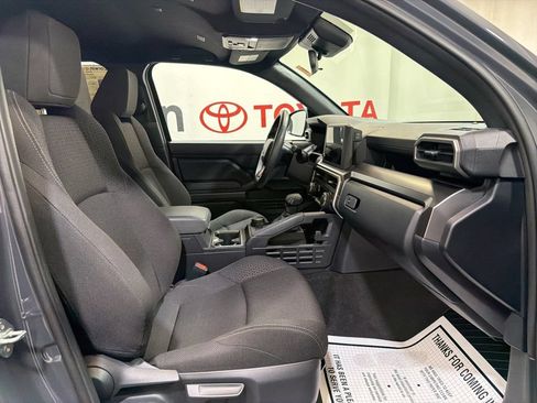 Used 2025 Toyota 4Runner SR5 AWD/4WD image 11