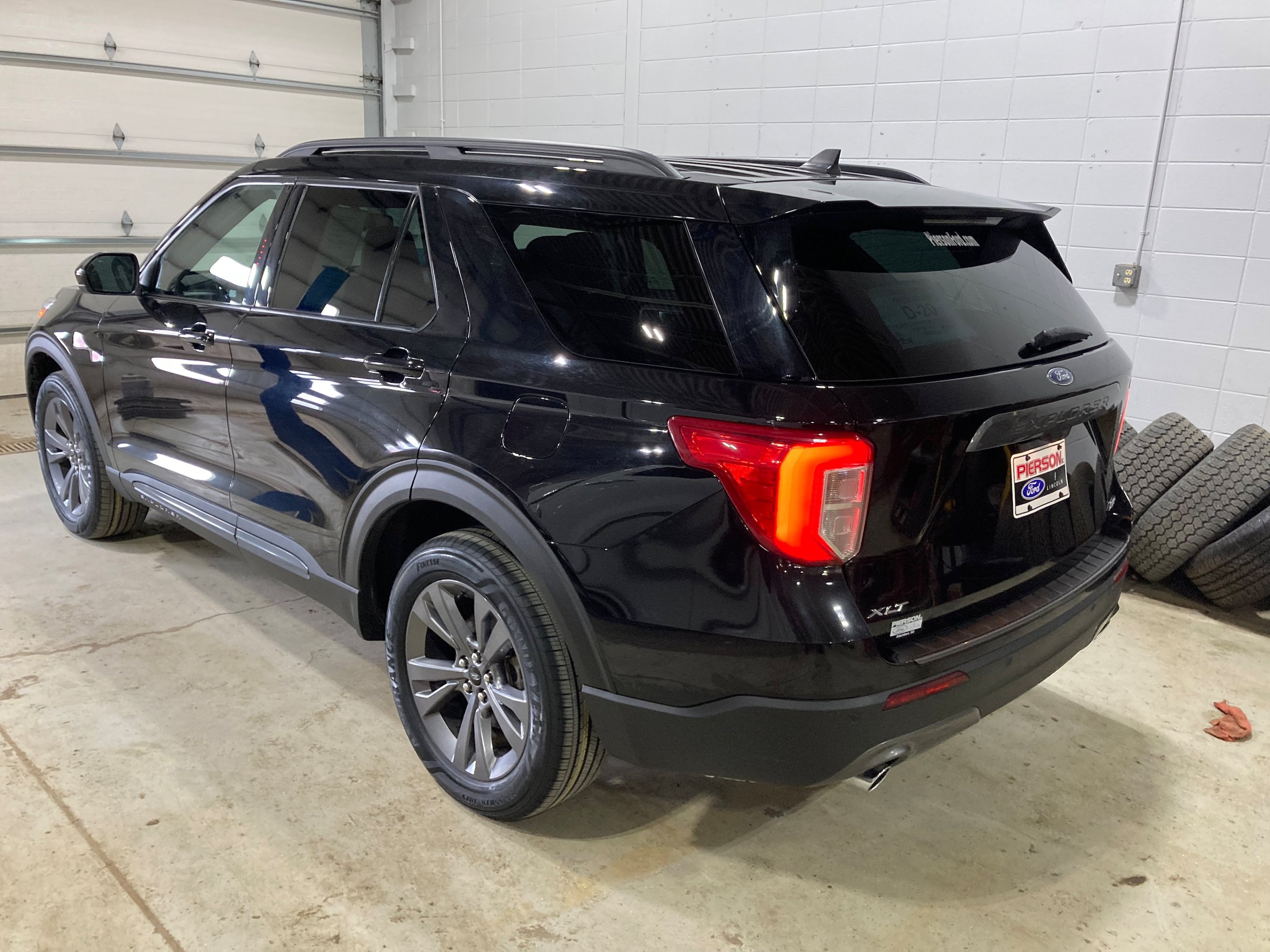 Used 2023 Ford Explorer XLT w/ Equipment Group 202A AWD/4WD image 16
