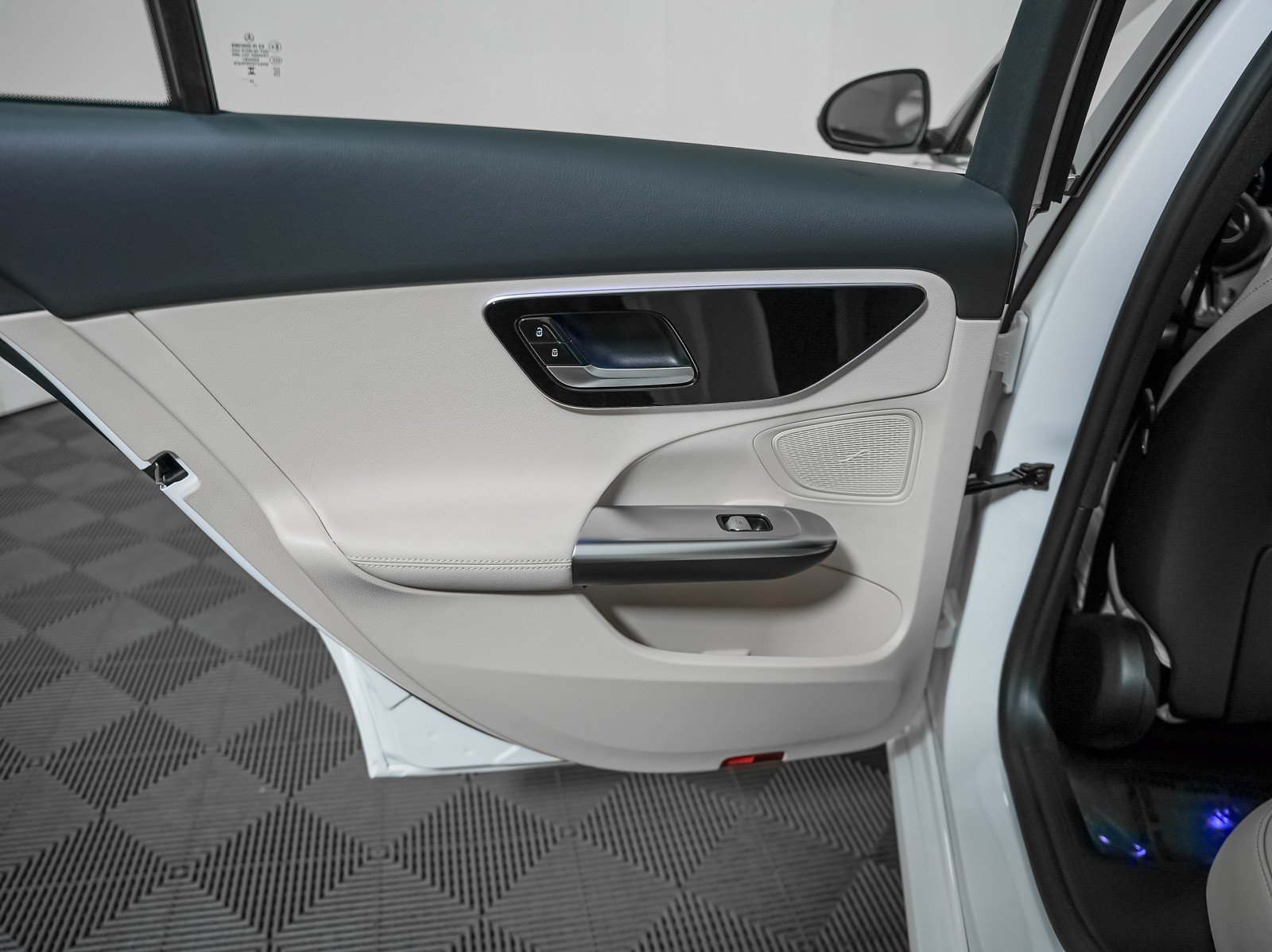 Used 2024 Mercedes-Benz C 300 Sedan image 23