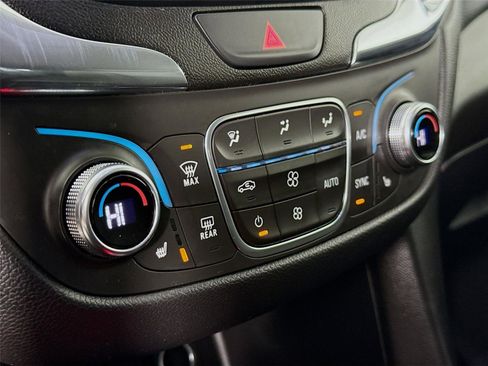 Used 2019 Chevrolet Equinox LT image 16