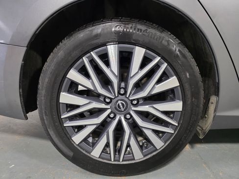 Used 2023 Nissan Altima 2.5 SV FWD image 9