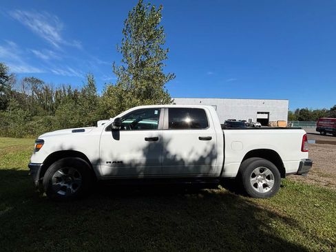 Used 2024 RAM 1500 Big Horn AWD/4WD image 3