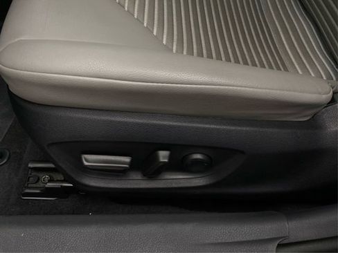 Used 2022 Toyota Camry SE FWD image 22