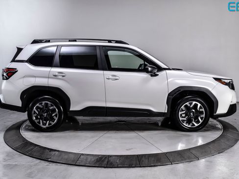 Used 2025 Subaru Forester Premium image 7