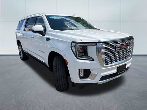 Used 2022 GMC Yukon XL Denali AWD/4WD image 5