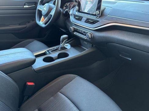 Used 2025 Nissan Altima 2.5 SV image 31