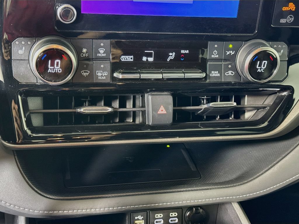 Certified 2023 Toyota Highlander XLE AWD/4WD image 17