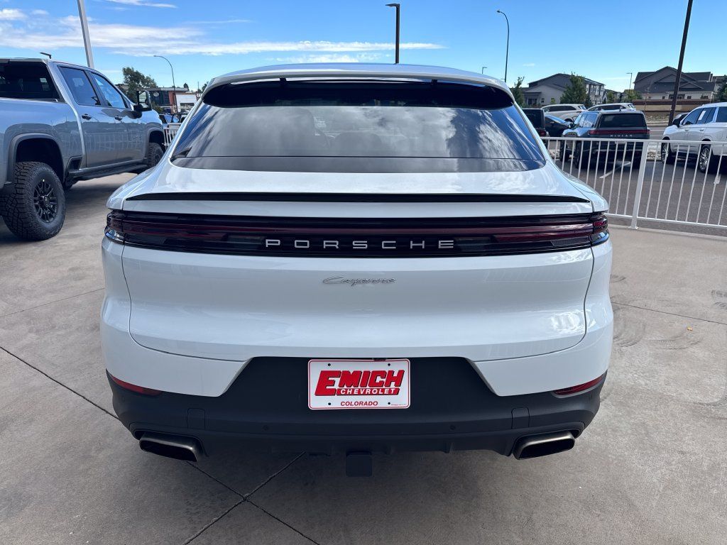 Used 2024 Porsche Cayenne Coupe AWD/4WD image 4