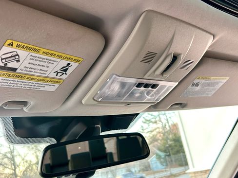 Used 2016 Land Rover LR4 HSE image 30