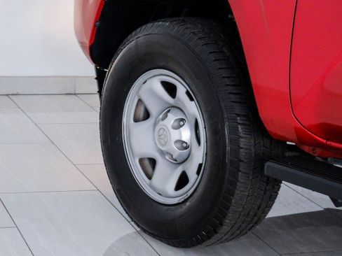 Used 2018 Toyota Tacoma SR RWD image 46