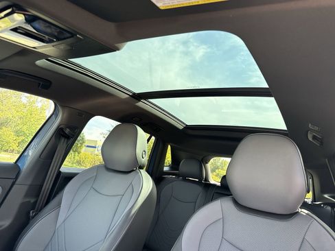 New 2025 Volkswagen Tiguan SE R-Line image 23