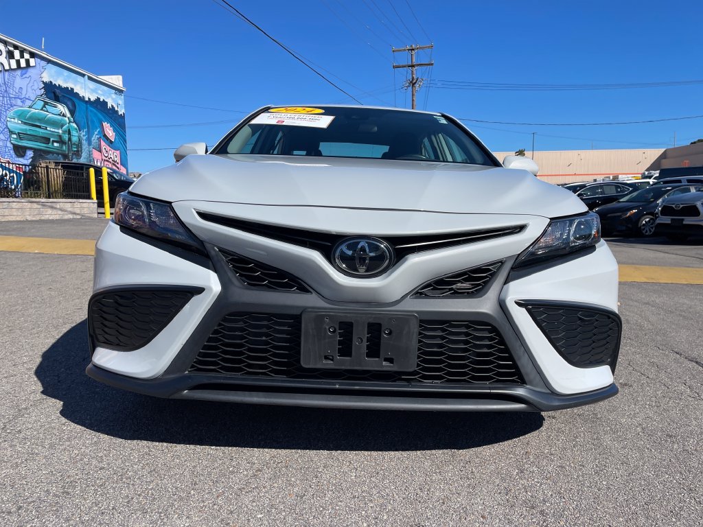 Used 2024 Toyota Camry SE w/ Cold Weather Package FWD image 8