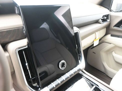 New 2026 GMC Yukon XL Denali w/ Denali Reserve Package image 14