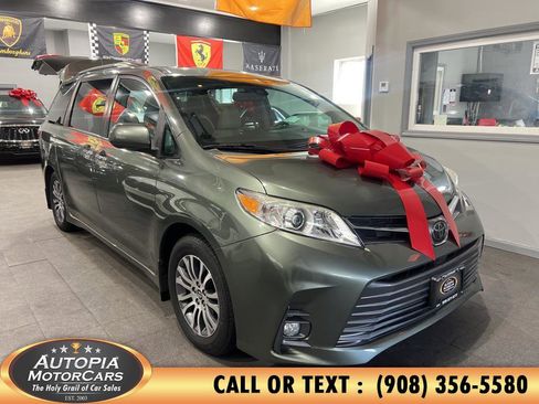 Used 2019 Toyota Sienna XLE image 8