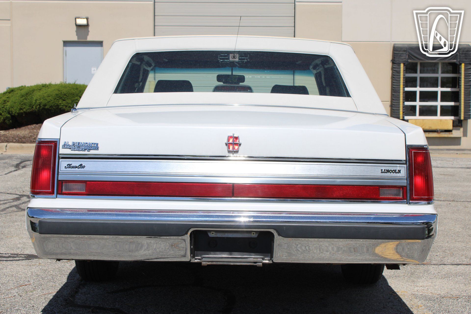 Used 1988 Lincoln Town Car Signature RWD image 11