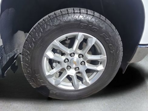 Used 2023 Chevrolet Silverado 1500 LT w/ Z71 Off-Road Package image 8