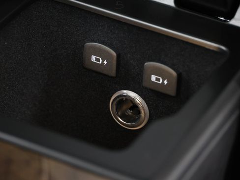 Used 2020 Bentley Bentayga Plug-In Hybrid AWD/4WD image 60