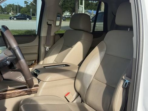 Used 2019 GMC Yukon SLT w/ Premium Edition RWD image 14