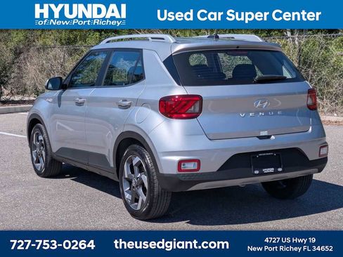 Used 2026 Hyundai Venue SEL FWD image 3