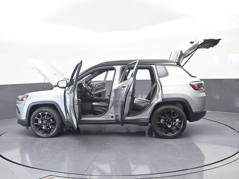 Used 2022 Jeep Compass Latitude FWD image 68