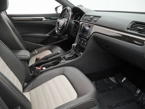 Used 2018 Volkswagen Passat 3.6 image 46