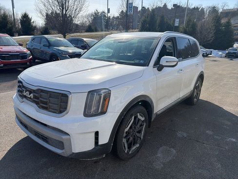 Used 2023 Kia Telluride S w/ S Sunroof Package image 3