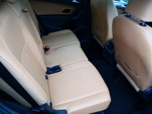 Used 2023 Volkswagen Tiguan SE AWD/4WD image 24