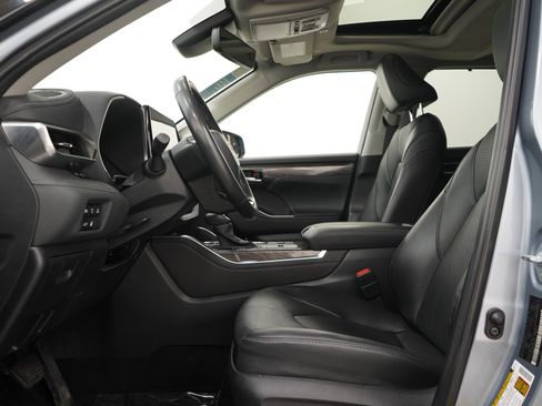 Used 2024 Toyota Highlander Limited AWD/4WD image 26