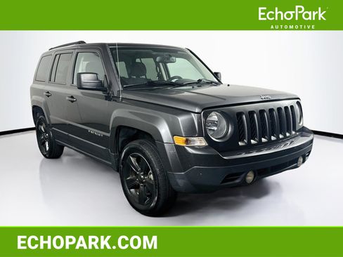 Used 2017 Jeep Patriot Latitude FWD image 1