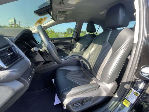 Used 2021 Toyota Camry SE FWD image 16