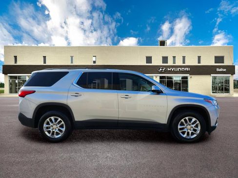 Used 2020 Chevrolet Traverse LT w/ Driver Confidence II Package AWD/4WD image 2