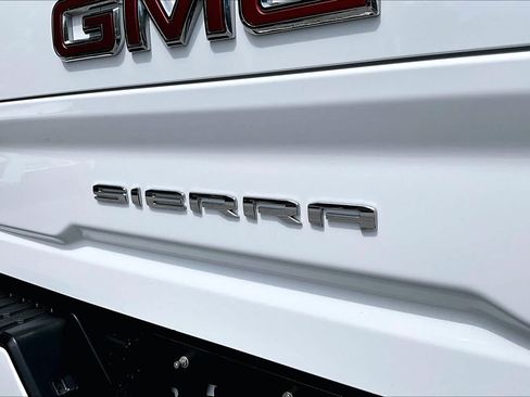 Used 2024 GMC Sierra 2500 AT4 w/ AT4 Premium Plus Package AWD/4WD image 18