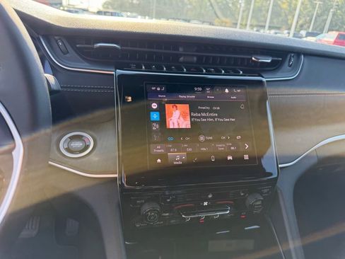 New 2025 Jeep Grand Cherokee Altitude image 15