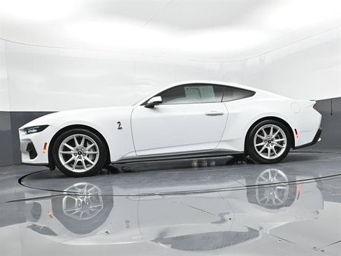 Used 2025 Ford Mustang GT Premium RWD image 29