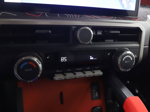 Used 2024 Toyota Tacoma TRD Off-Road image 24