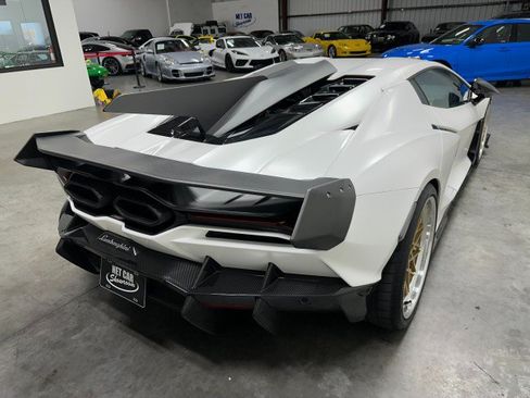 Used 2024 Lamborghini Revuelto AWD/4WD image 17
