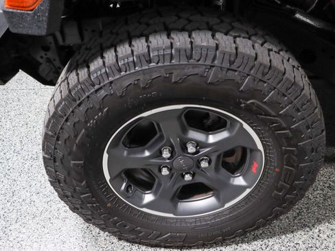 Used 2020 Jeep Gladiator Rubicon AWD/4WD image 11