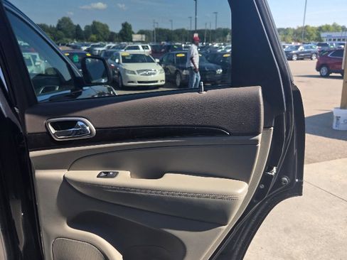 Used 2012 Jeep Grand Cherokee Laredo image 14