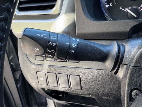 Used 2019 Toyota Highlander XLE AWD/4WD image 20