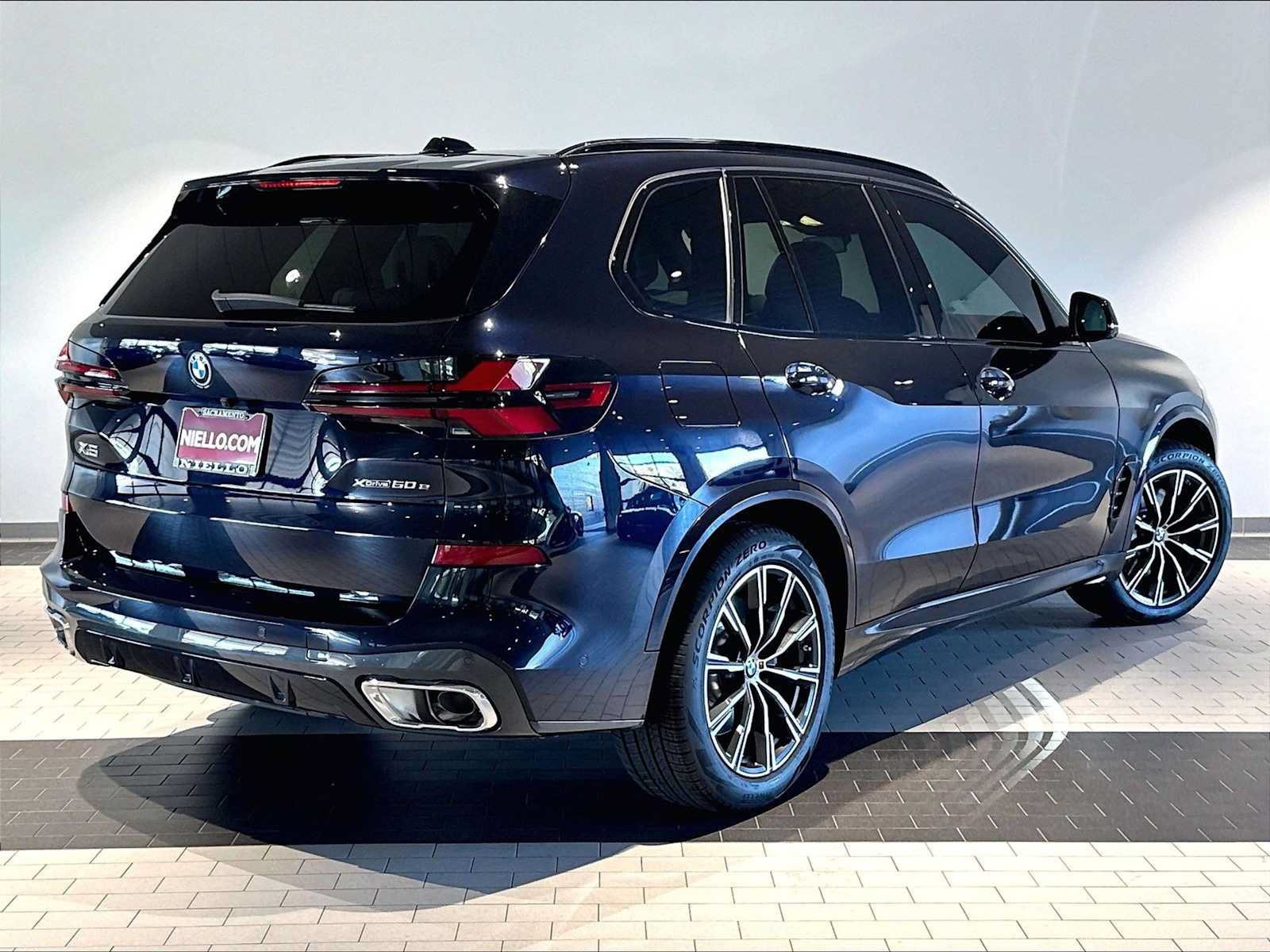 Used 2026 BMW X5 xDrive50e w/ M Sport Package AWD/4WD image 10