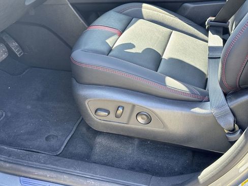 Used 2025 Chevrolet Traverse RS w/ LPO, Floor Liner Package image 17