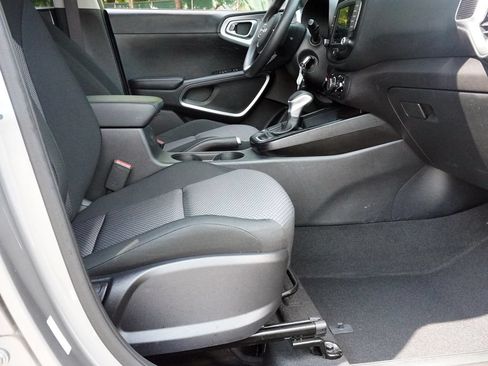 Used 2023 Kia Soul LX FWD image 25