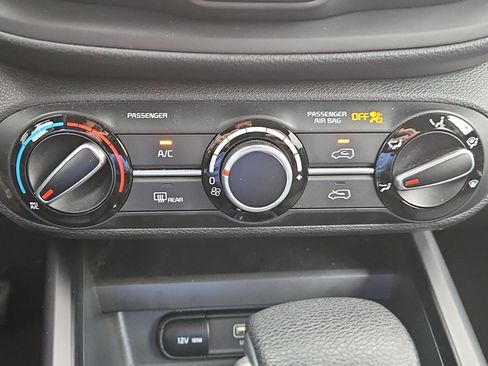 Used 2025 Kia Soul LX w/ LX Technology Package FWD image 21