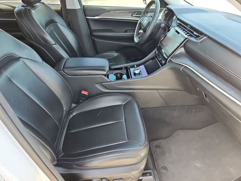 Used 2023 Jeep Grand Cherokee L Limited w/ Black Appearance Package image 22