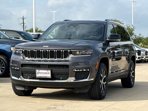 Used 2024 Jeep Grand Cherokee L Limited w/ Luxury Tech Group II AWD/4WD image 3