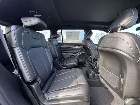 New 2026 Jeep Grand Cherokee L Limited AWD/4WD image 11
