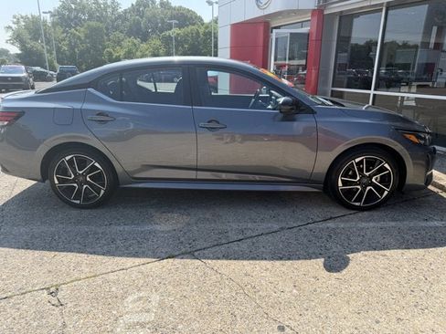 Used 2025 Nissan Sentra SR FWD image 4